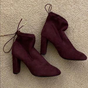 Maroon booties with tie